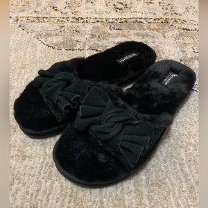 Kookaburra by Ugg black leather bow and fur slippers -Brand New